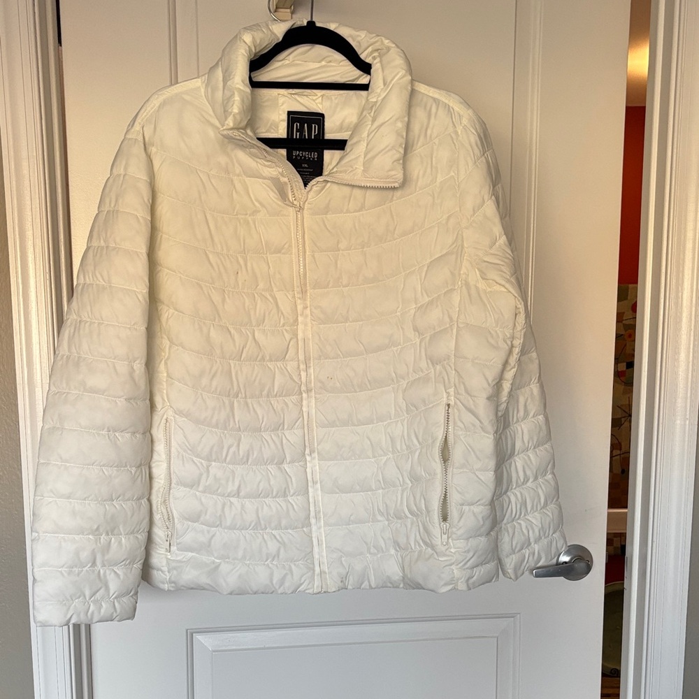 GAP Women's white Puffer Coat